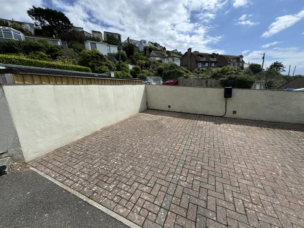 Lot: 106 - FORMER SHELTER WITH POTENTIAL AND PRIVATE PARKING SPACE - View of outside parking space